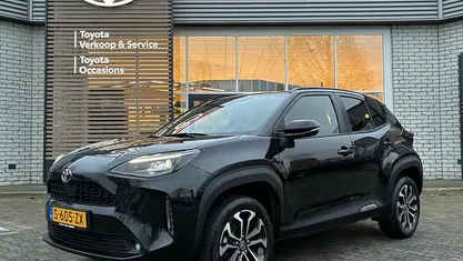 Zwart Gebruikt 2023 Toyota Yaris Cross SUV | € 24.400 (Eerlijke prijs)