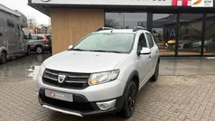 Grijs Gebruikt 2013 Dacia Sandero Lauréate Hatchback | € 5.450 (Eerlijke prijs)