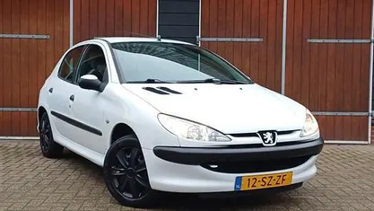 Wit Gebruikt 2006 Peugeot 206 Hatchback | € 1.750 (Eerlijke prijs)