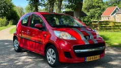 Rood Gebruikt 2009 Peugeot 107 Hatchback | € 2.450 (Eerlijke prijs)