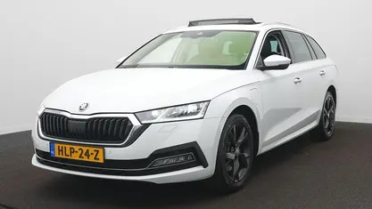 Wit Gebruikt 2022 Skoda Octavia Business Line Stationwagen | € 24.795 (Eerlijke prijs)