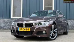 Rood Gebruikt 2017 BMW 330 Executive Sedan | € 27.950 (Eerlijke prijs)
