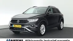 Zwart Gebruikt 2025 VW T-Roc Edition SUV | € 34.949 (Eerlijke prijs)