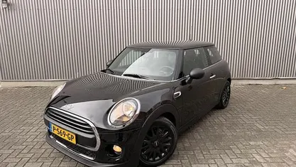 Zwart Gebruikt 2018 Mini ONE Chili Hatchback | € 12.895 (Eerlijke prijs)