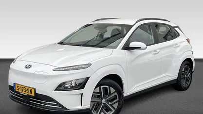 Wit Gebruikt 2023 Hyundai Kona Comfort SUV | € 23.930 (Eerlijke prijs)