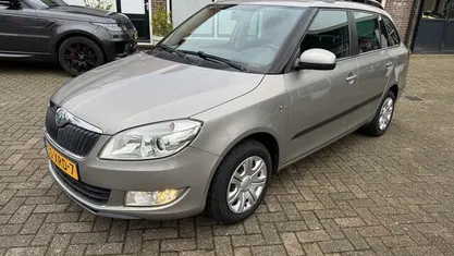 Beige Occasion 2012 Skoda Fabia Tour Hatchback | € 3.650 (Eerlijke prijs)