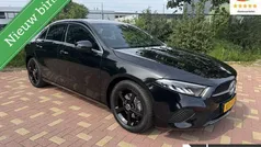 Zwart Gebruikt 2023 Mercedes A180 Luxury Sedan | € 33.940 (Eerlijke prijs)