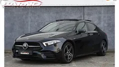 Zwart (metallic) Gebruikt 2021 Mercedes A180 AMG Sedan | € 30.999 (Eerlijke prijs)