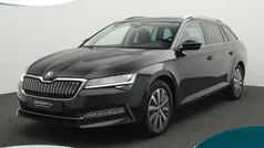 Zwart, metallic lak Gebruikt 2024 Skoda Superb Business Line Stationwagen | € 34.900 (Eerlijke prijs)