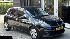 Gebruikt 2006 Renault Clio II Dynamique Hatchback | € 1.945 (Eerlijke prijs)