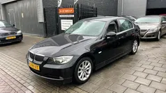 Zwart, metallic lak Gebruikt 2005 BMW 320 Executive Sedan | € 1.499 (Super prijs)