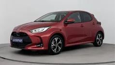 Rood, metallic lak Nieuw 2025 Toyota Yaris Comfort Hatchback | € 32.234 (Eerlijke prijs)