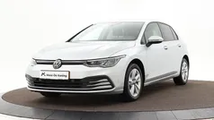 Grijs Gebruikt 2023 VW Golf VIII Life Hatchback | € 25.440 (Eerlijke prijs)