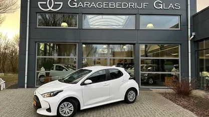Wit Occasion 2023 Toyota Yaris Active Hatchback | € 19.950 (Eerlijke prijs)