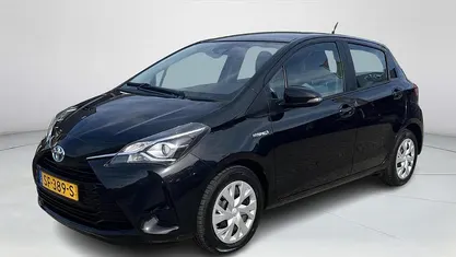 Zwart Gebruikt 2018 Toyota Yaris Hybrid Hatchback | € 15.895 (Eerlijke prijs)