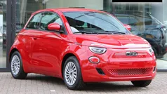 Rood Nieuw 2025 Fiat 500e Hatchback | € 26.207 (Super prijs)