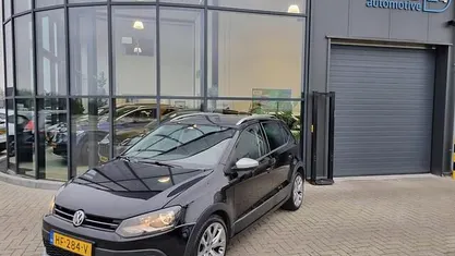 Zwart (metallic) Gebruikt 2015 VW Polo Cross Hatchback | € 9.995 (Eerlijke prijs)