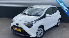 Wit Gebruikt 2021 Toyota Aygo X-play Hatchback | € 11.950 (Eerlijke prijs)