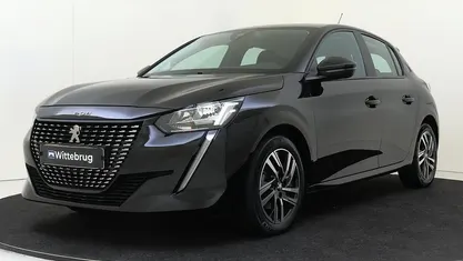 Zwart Gebruikt 2023 Peugeot 208 Active Hatchback | € 19.925 (Eerlijke prijs)