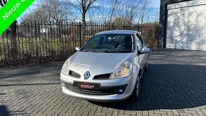 Occasion 2005 Renault Clio II Luxe Hatchback | € 1.249 (Eerlijke prijs)
