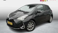 Zwart Gebruikt 2020 Toyota Yaris Hybrid Hatchback | € 18.499 (Eerlijke prijs)
