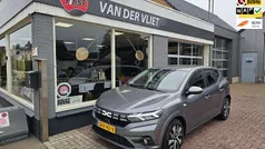 Grijs Gebruikt 2024 Dacia Sandero Expression Hatchback | € 17.450 (Eerlijke prijs)