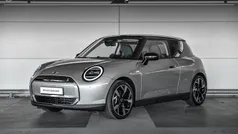 Grijs, metallic lak Gebruikt 2024 Mini Cooper SE Classic Hatchback | € 31.900 (Goede deal)