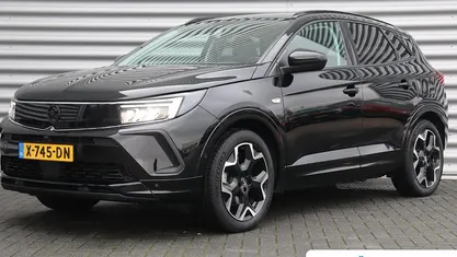 Zwart Occasion 2022 Opel Grandland X Ultimate SUV | € 26.895 (Eerlijke prijs)
