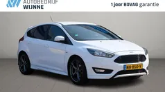 Wit Gebruikt 2017 Ford Focus ST-Line Hatchback | € 10.950 (Eerlijke prijs)