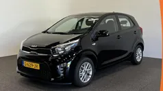 Zwart, metallic lak Gebruikt 2023 Kia Picanto Hatchback | € 13.690 (Eerlijke prijs)