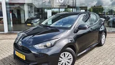 Zwart Gebruikt 2022 Toyota Yaris Active Hatchback | € 17.995 (Eerlijke prijs)