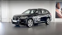 Saphirschwarz metallic (zwart metallic) Gebruikt 2022 BMW X1 Comfort Edition SUV | € 33.900 (Eerlijke prijs)