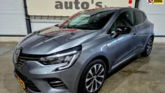 Grijs Gebruikt 2023 Renault Clio V Intens Hatchback | € 19.950 (Eerlijke prijs)