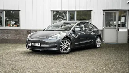 Grijs Gebruikt 2021 Tesla Model 3 Long Range AWD Sedan | € 21.950 (Eerlijke prijs)