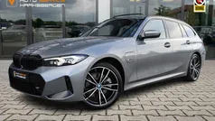 Grijs Gebruikt 2022 BMW 330e M Sport Stationwagen | € 39.900 (Eerlijke prijs)