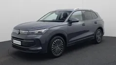 Grijs Gebruikt 2024 VW Tiguan Life SUV | € 41.880 (Eerlijke prijs)