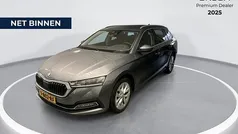 Grijs Gebruikt 2023 Skoda Octavia Business Line Stationwagen | € 23.840 (Eerlijke prijs)