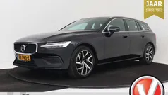 Zwart, metallic lak Gebruikt 2019 Volvo V60 Momentum Stationwagen | € 24.899 (Eerlijke prijs)