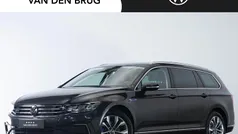 Grijs Gebruikt 2021 VW Passat Highline Stationwagen | € 28.185 (Eerlijke prijs)