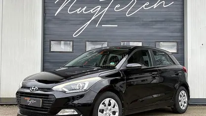 Zwart Occasion 2015 Hyundai i20 Comfort Hatchback | € 7.950 (Eerlijke prijs)