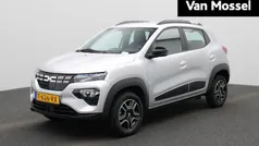 Grijs Gebruikt 2023 Dacia Spring Essentiel Hatchback | € 13.440 (Eerlijke prijs)