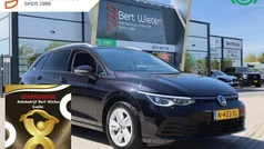Zwart Gebruikt 2022 VW Golf VIII Stationwagen | € 22.995 (Eerlijke prijs)