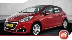 Rood Gebruikt 2018 Peugeot 208 Signature Sky Hatchback | € 10.925 (Eerlijke prijs)