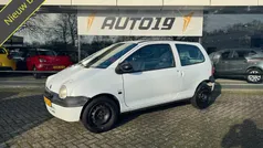 Wit Gebruikt 2002 Renault Twingo Authentique Hatchback | € 919 (Eerlijke prijs)