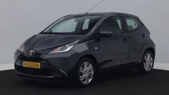 Grijs Gebruikt 2015 Toyota Aygo X-play Hatchback | € 8.400 (Eerlijke prijs)
