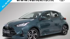 Groen, metallic lak Nieuw 2025 Toyota Yaris Hybrid Comfort Hatchback | € 31.330 (Eerlijke prijs)