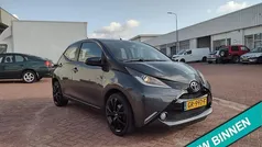 Grijs Gebruikt 2015 Toyota Aygo X-play Hatchback | € 6.999 (Eerlijke prijs)
