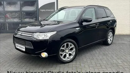 Zwart Gebruikt 2013 Mitsubishi Outlander P-HEV Instyle SUV | € 11.490 (Eerlijke prijs)