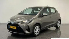 Grijs Gebruikt 2019 Toyota Yaris Hybrid Active Hatchback | € 16.945 (Eerlijke prijs)