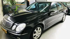 Zwart Gebruikt 2003 Mercedes E240 Avantgarde Sedan | € 3.999 (Goede deal)